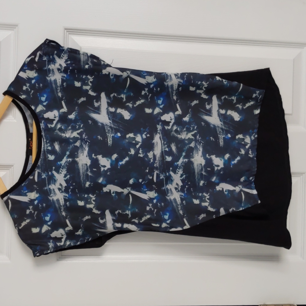 Dex Shell Top, XS Black with Blue and White Abstract Print, Short Sleeves